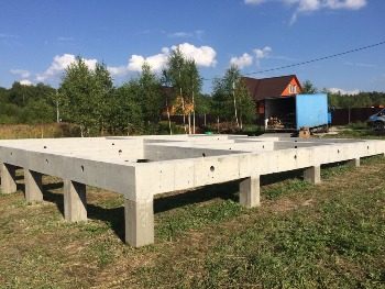 Строительство свайно-ростверкового фундамента для кирпичного дома в Москве