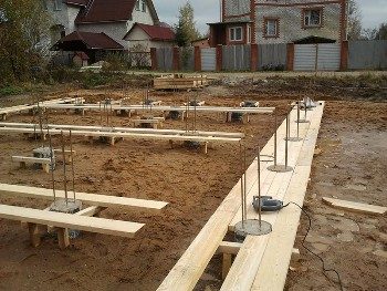 Строительство свайно-ростверкового фундамента для кирпичного дома в Москве