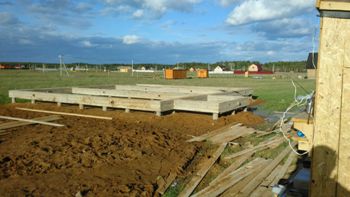 Строительство свайно-ростверкового фундамента для дома из пеноблоков в Москве