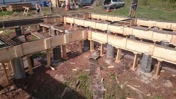 Строительство свайно-ростверкового фундамента для дома из газобетонных блоков в Москве