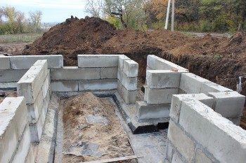 Строительство столбчатого фундамента из бетонных блоков в Москве