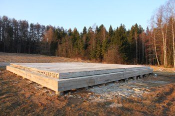 Строительство столбчатого фундамента с монолитной плитой в Москве