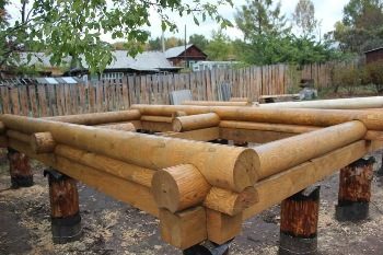 Строительство столбчатого фундамента для дома из бревна в Москве