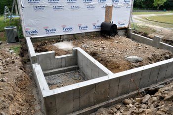 Строительство ленточного фундамента под веранду в Москве