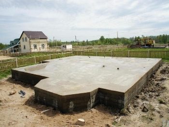 Монолитный фундамент для дома 6 на 7 в Москве